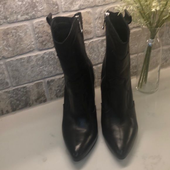 Charles David - Picture 4 of 13